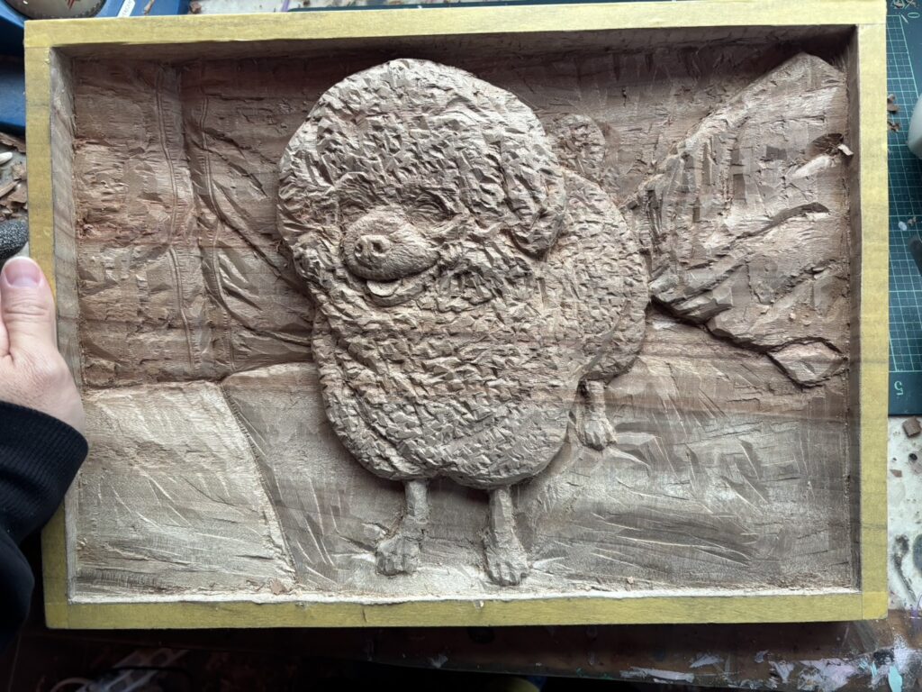 木彫りのアニマルレリーフ